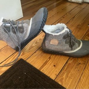 Women’s grey size 9 sorel boots